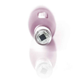 FeatherTouch™ rosa - Erleben Sie mit FeatherTouch™ rosa eine innovative Hautpflege: Nadelfreie Nano-Technologie für sofortige Regeneration und strahlende Ausstrahlung